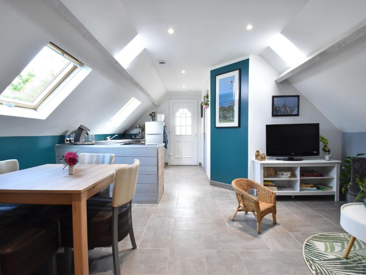Superb Holiday Home Near The Beach Quinéville Стая снимка