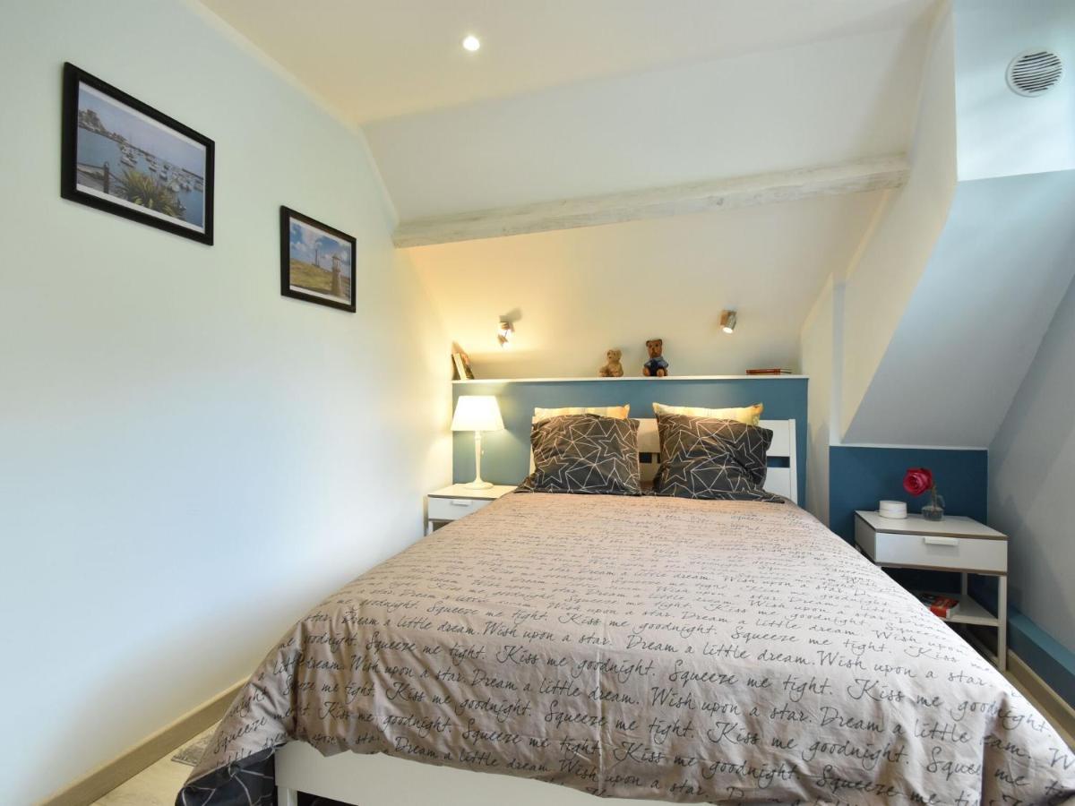 Superb Holiday Home Near The Beach Quinéville Стая снимка