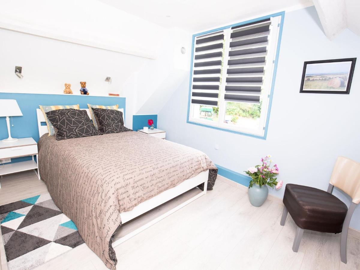 Superb Holiday Home Near The Beach Quinéville Екстериор снимка