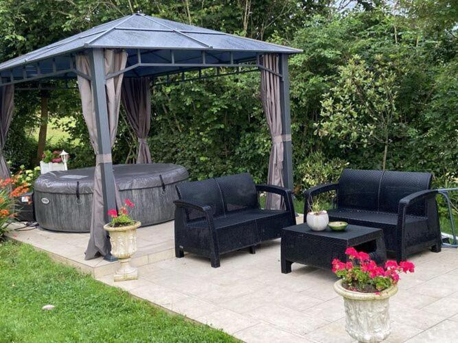 Superb Holiday Home Near The Beach Quinéville Екстериор снимка